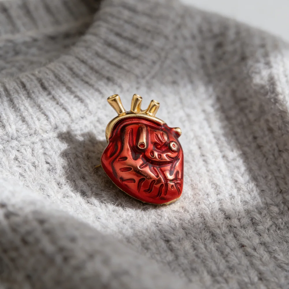 DCARZZ Cardiology Heart Red Translucent Brooch Medical Anatomy Pin Jewelry Lapel Badge for Doctor Nurse Medicine Student