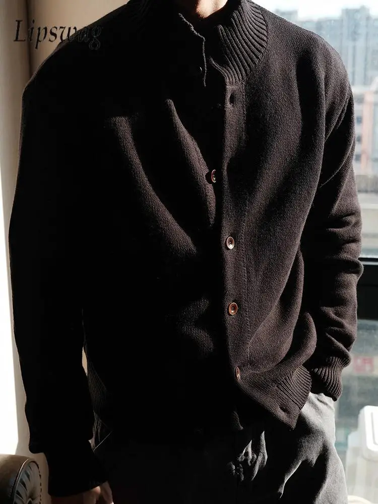 

Винтажный мужской тонкий свитер, куртка на осень-зиму, повседневные однотонные вязаные кардиганы с воротником-стойкой на пуговицах, мужские стильные вязаные пальто