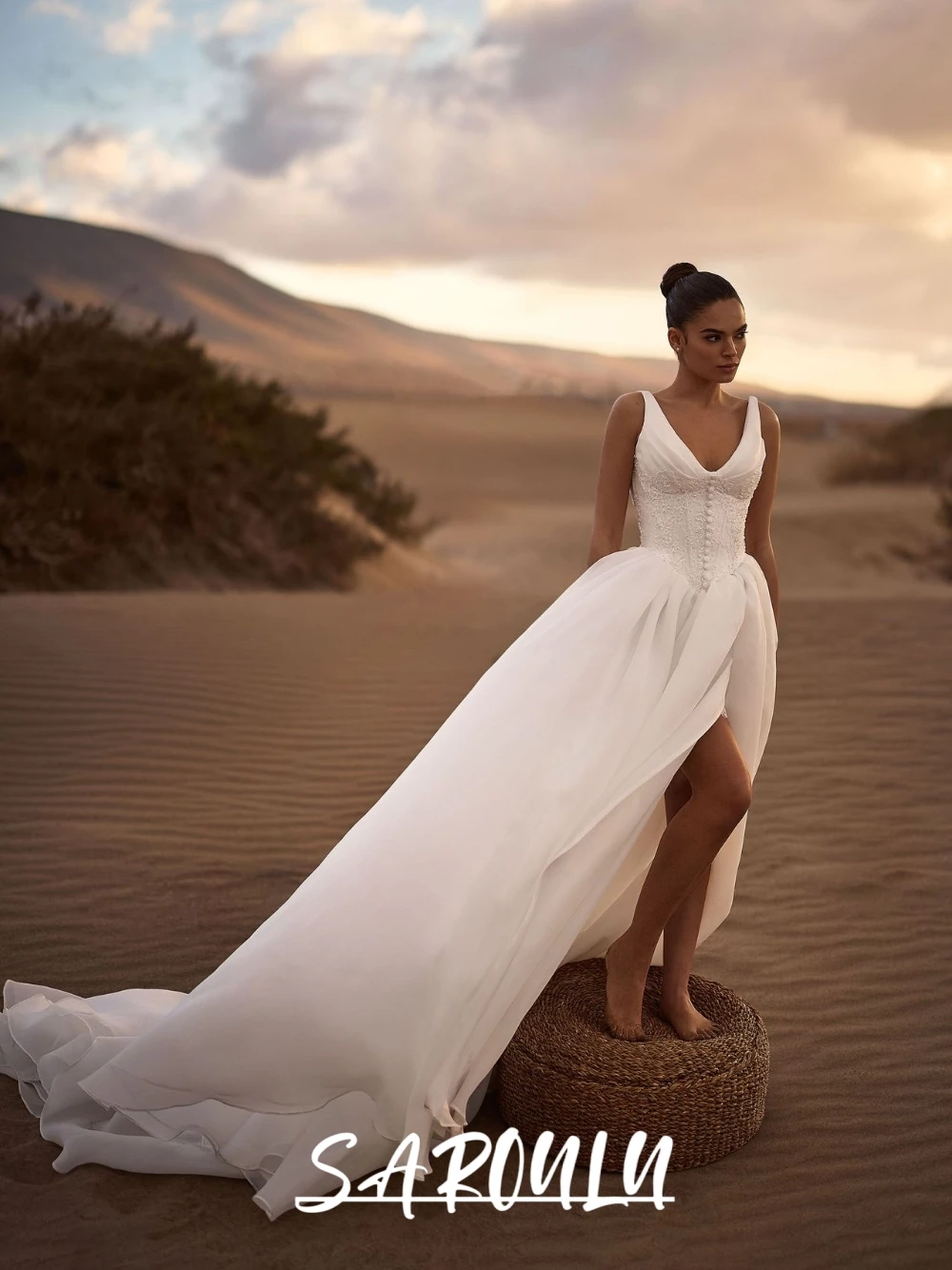 

Ivory V Neckline Flowy Chiffon Bridal Gown Simple Sleeveless Graceful Beads A Line Wedding Dress Customized For Women