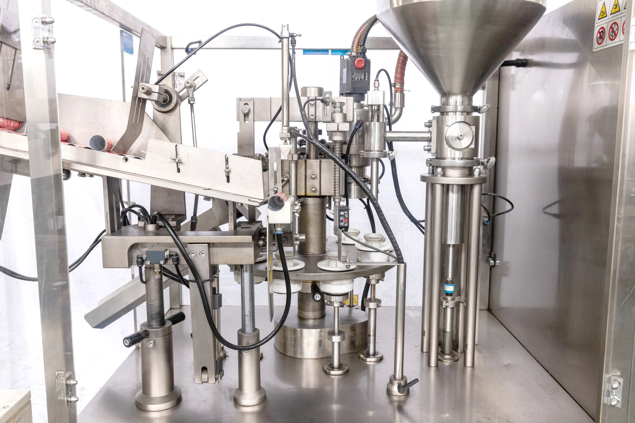 Nozzle Ointment to Fill the Glaze CreamsTemporary Peristaltic 4 Nozzles With Conveyor Perfume and Cream Filling Machine
