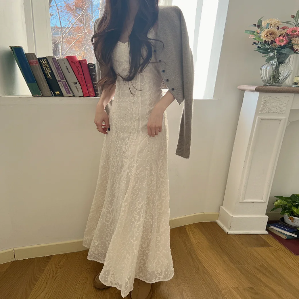 

Romantic Spring V-neck Heavy Embroidery Lace Design Sleeveless Strap Dress Women's Fashion Korean Style Casual Wear