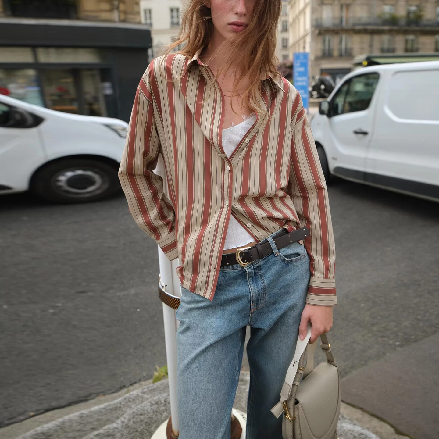 ファッショナブルなストライプ柄のバストストラップデザイン、女性らしい個性的な2025年秋新作、Zブランドのロングスリーブシャツ