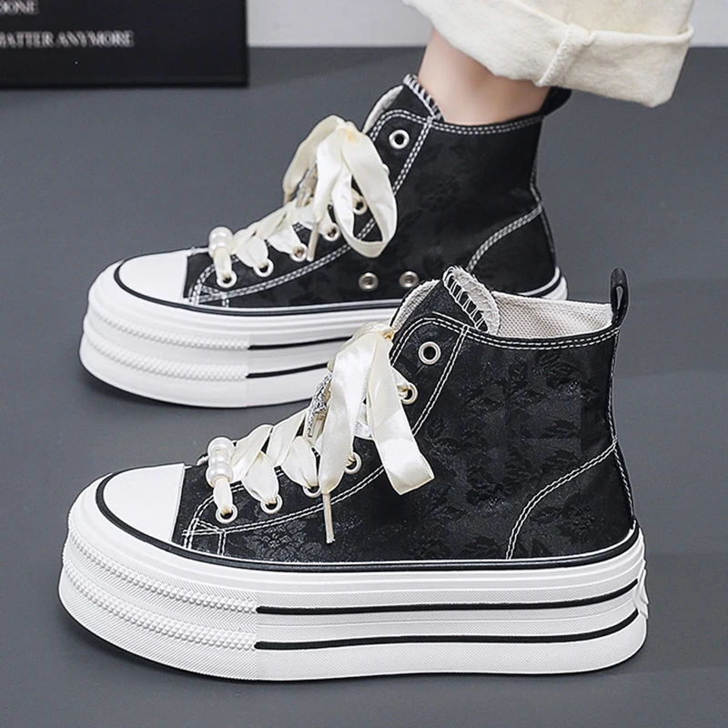 Women Platform Canvas Shoes Embroidery Design Luxry Heel Skateboard Pearl Decoration Lace Up Shoe Casual Trend Outdoor Sneakers