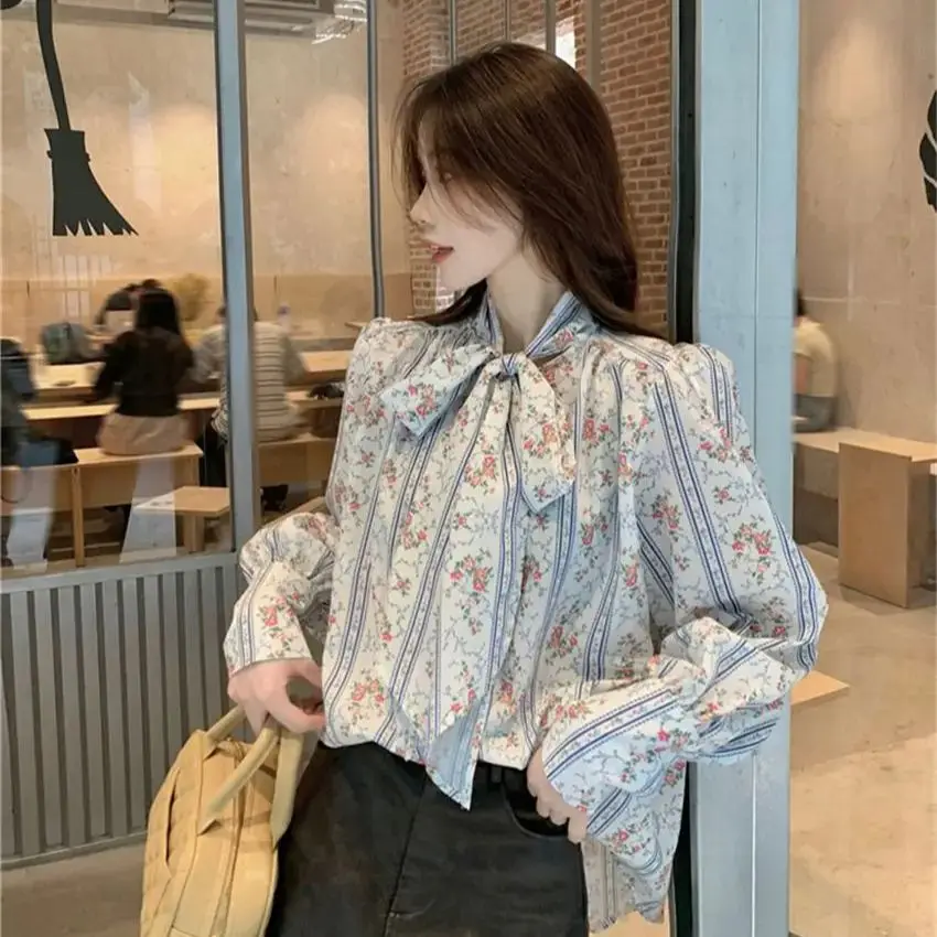 Retro Floral Shirt Women  Ribbon Autumn Design Light Mature Style Niche Temperament High-End Lace-Up Top