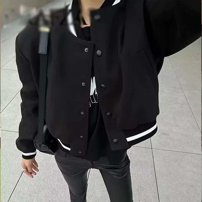 Moda 2025 chaqueta Bomber Lisa negra para mujer, abrigo recortado con botones de manga larga, Tops Retro Chic para mujer, ropa de calle para mujer