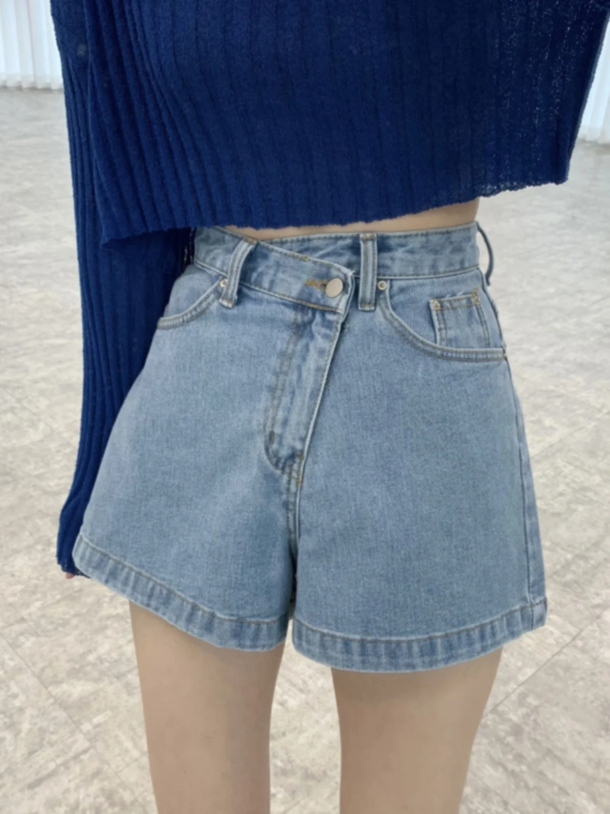 

High Waist Distinctive Design Asymmetric Button ort Jeans Women's Versatile Straight Leg Pants Summer New Arrival