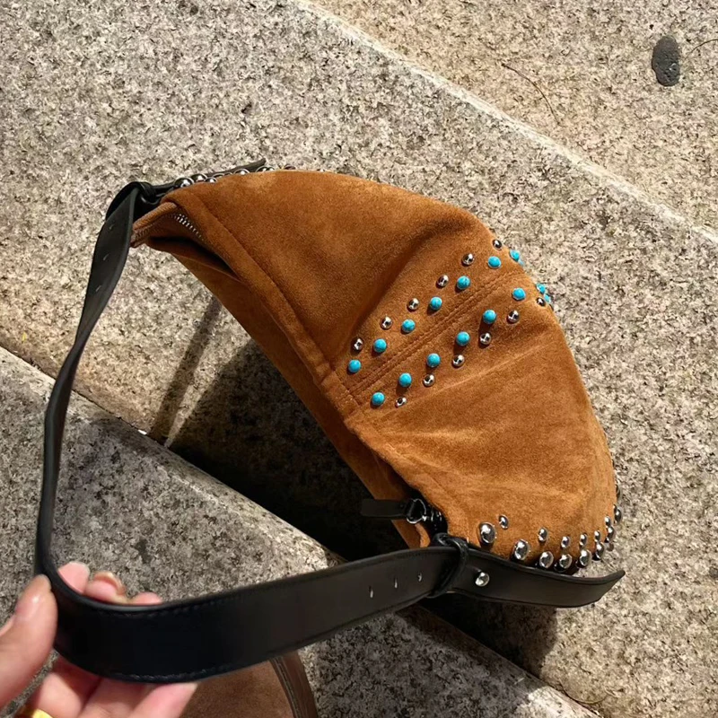 حقائب يد نسائية فاخرة بتصميم نصف قمر من جلد الغزال الصناعي على الطراز الإنجليزي، جديدة في عام 2026، مصنوعة من البوليستر الفسيفسائي المزين بالخرز والترتر، حقيبة كتف تحت الإبط جودة عالية ًالشحن مجانا وصول الشحن السريع