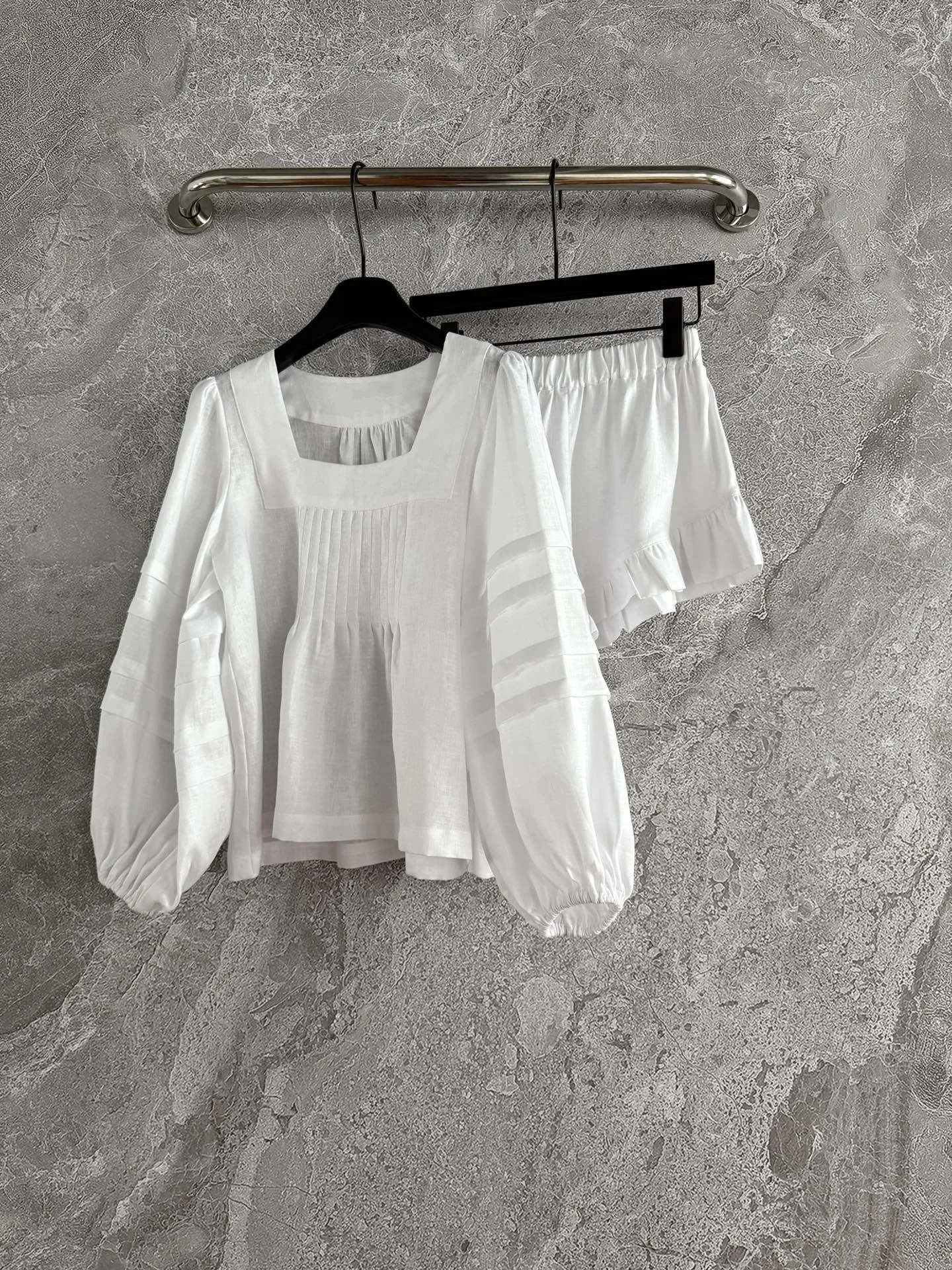 

Women 100% Linen White Set Square Collar Puff Sleeve Blouse Top + Elastic Waist Ruffles Edge Shorts Casual Suits