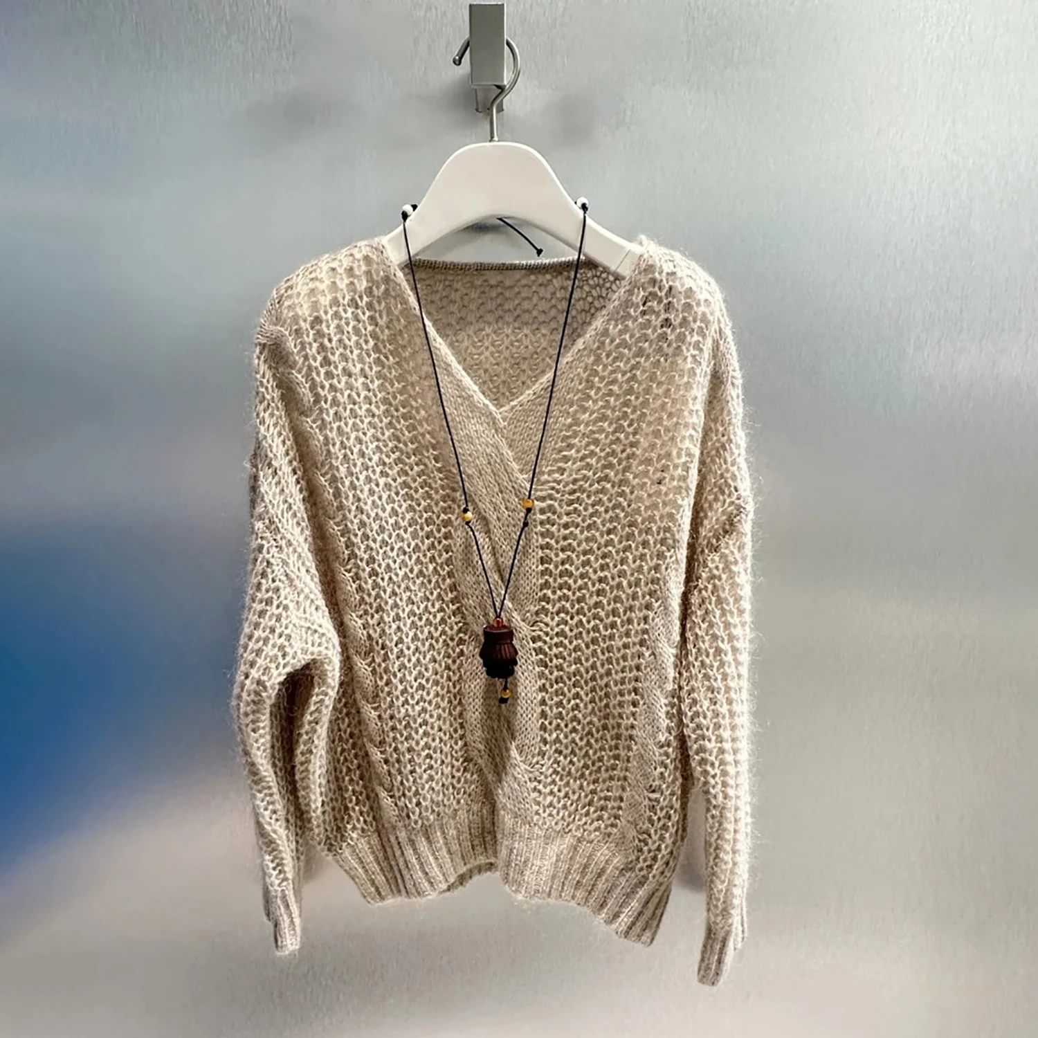 

High-End Women's V-Ne Twisted Knit Sweater Hollow out Thin Design Autumn Winter New Sle by Nan You Premium Faion Brand