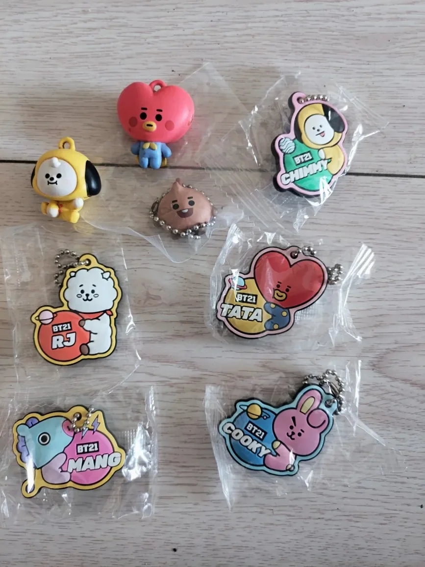 BANDAI Bangtan Boys Capsule Kim Toys figure BT21 Keychain Brand new genuine  BTS TinyTAN In shelf