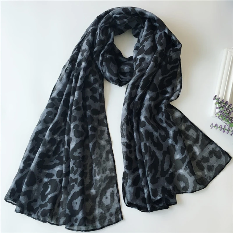 Classical Scarfs for Cold Winter Warm Wrap Neck Leopard Printed Pattern Soft Scarves for Mother Windproof Supplies