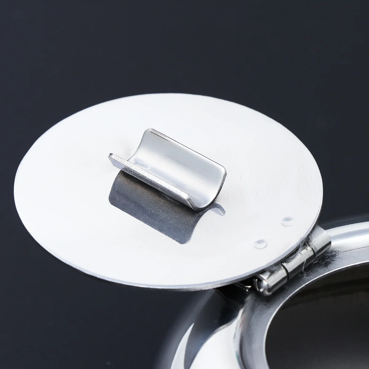 

1 pcs Windproof Stainless Steel Ashtray Modern Design Light Weight For Outdoor Indoor Use Desktop Cigarette Holder With Lid