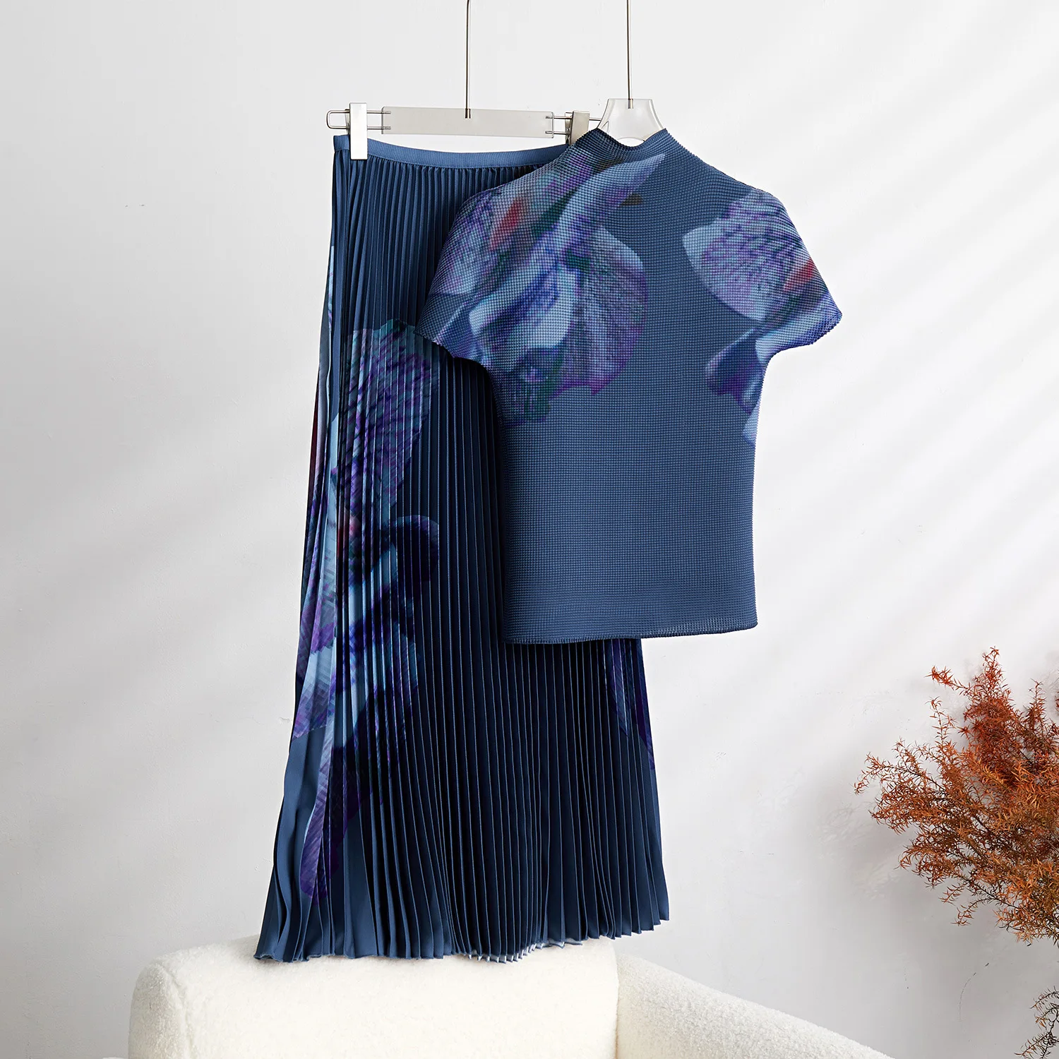 Long Skirt Suit Women's Fashion High-End Women's Clothing Spring New Long-Sleeved Pleated T-Shirt Pleated Skirt Two-Piece Set image 3