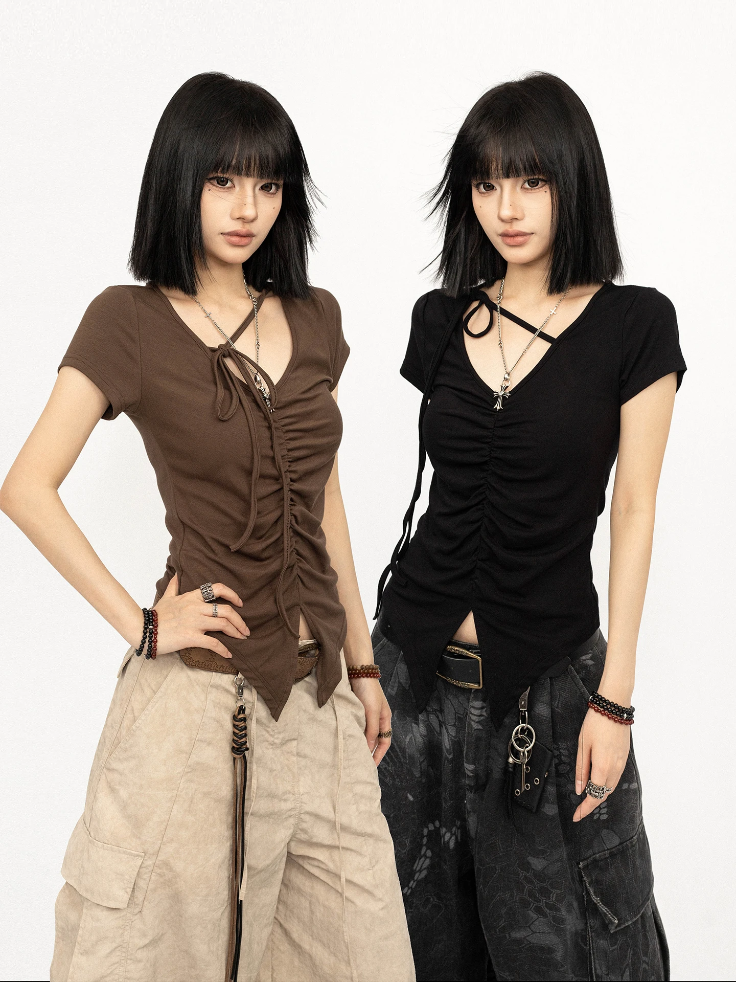 

OCTTFLAB Женская футболка с коротким рукавом в американском стиле Spicy Girl, с V-образным вырезом, на завязках, с плиссированным дизайном, черный топ