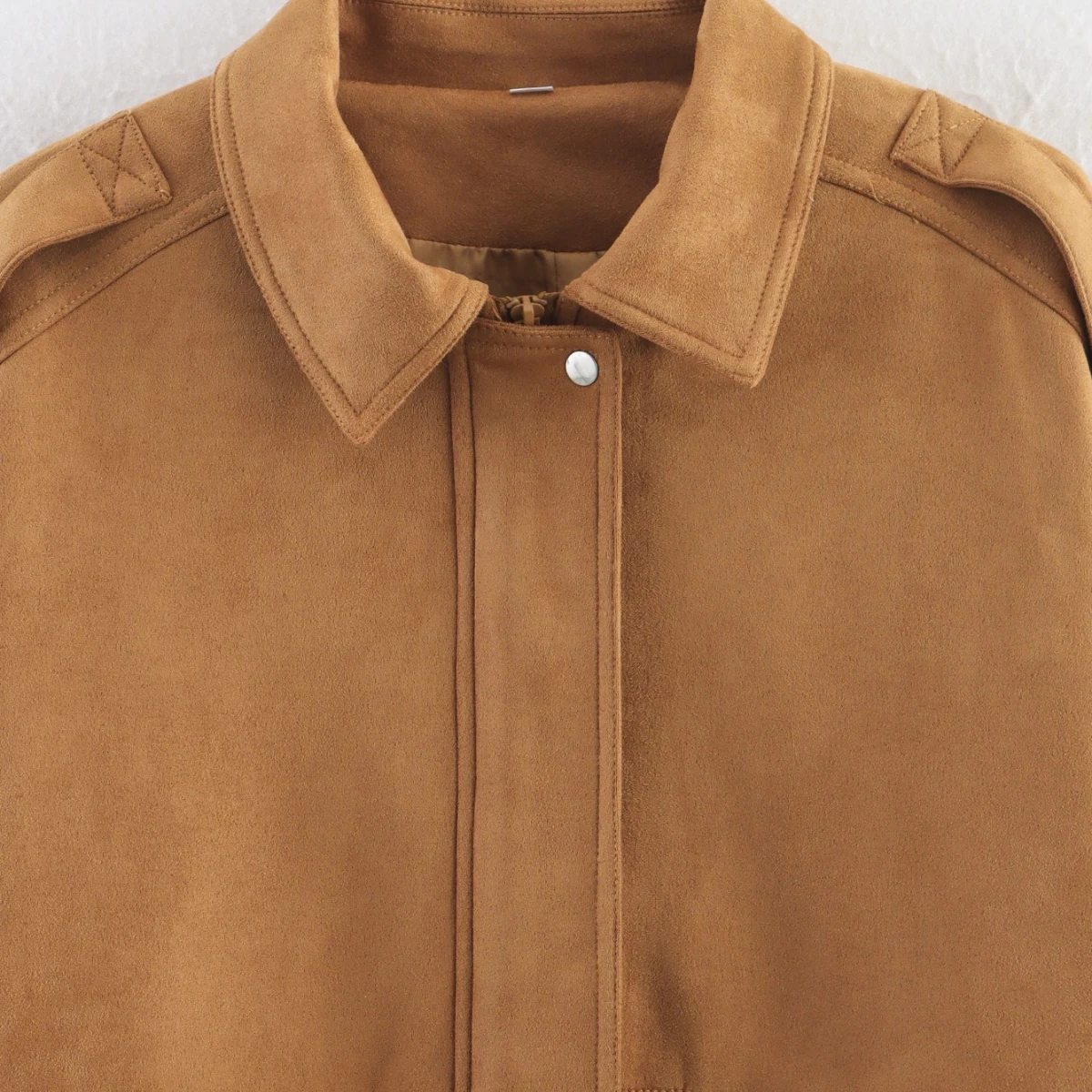 سترة نسائية كلاسيكية مزخرفة مع طية صدر السترة وجيوب وسحاب وأكمام طويلة بلون سادة معطف مقصوص للتنقل للخريف بلوزة أنيقة جديدة