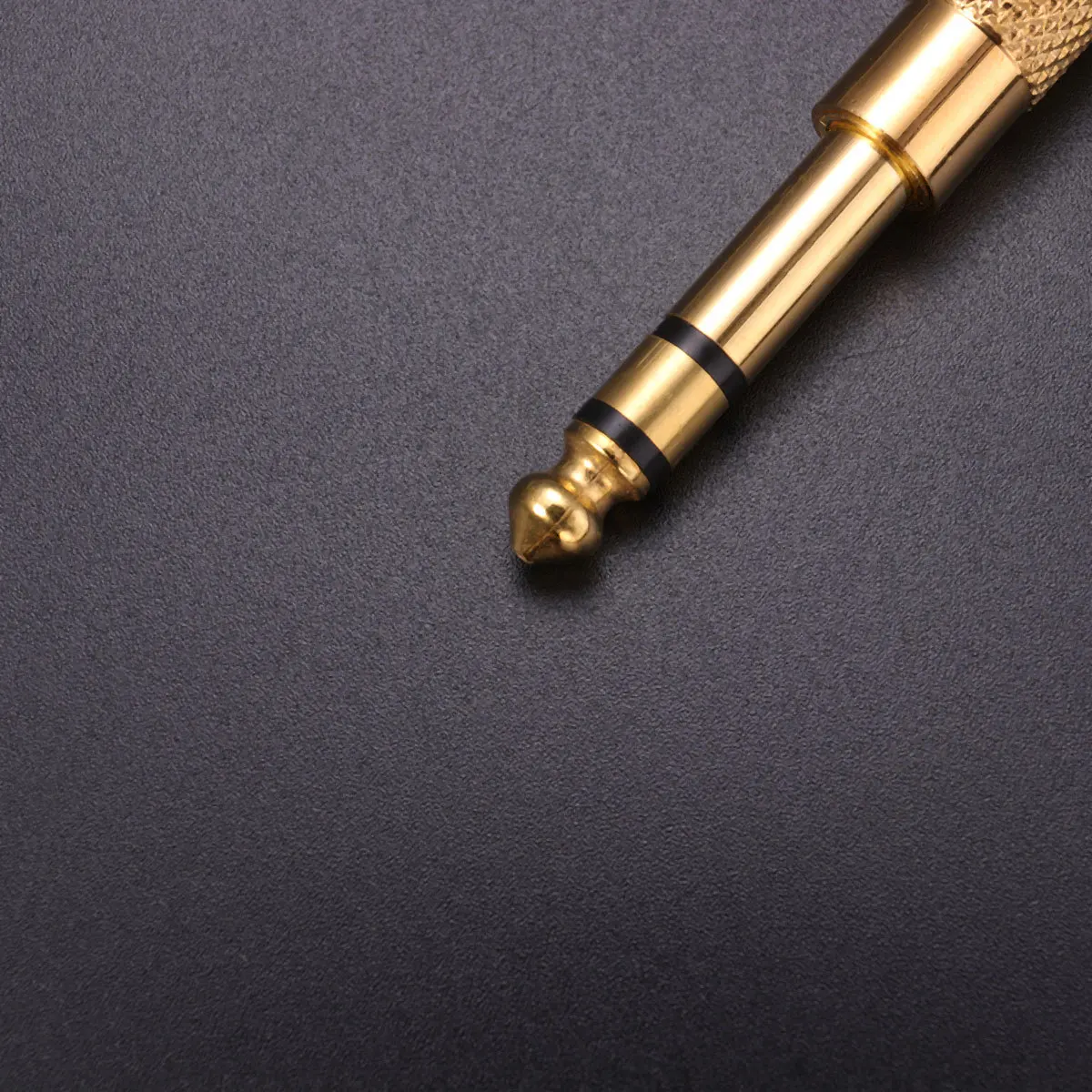 

2Pcs Audio Stereo Plug Metal 3.5mm Male to 6.35mm Female Adapter Overgild Mini Headphone Adapter Set for Audio