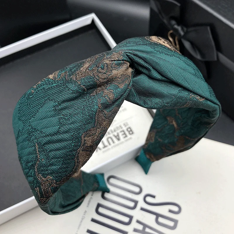 Fashionable and Elegant Style Hair Clip Headband for Women with High Skull Top, Wide Edge Pressed Hair, Face Wash Headband