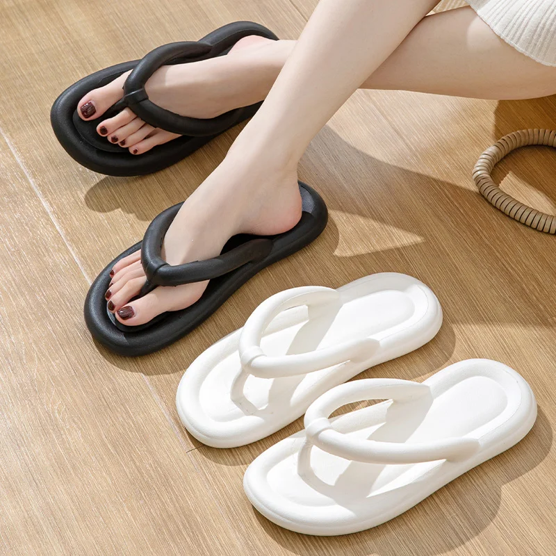 Soft Sole EVA Women\'s Flip Flops 2024 Summer Beach Non-slip Cloud Slippers Women Thick Platform Clip Toe Bathroom Slides