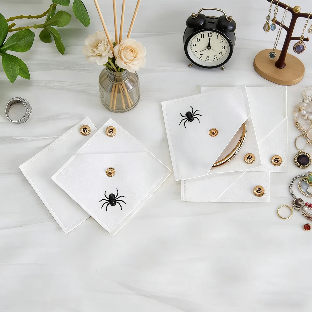 

50pcs Microfiber Triangle Jewelry Bags Custom Logo Cosmetic Brush Organizer Pouch Makeup Brushes Lip Gloss Sample Vial Storage