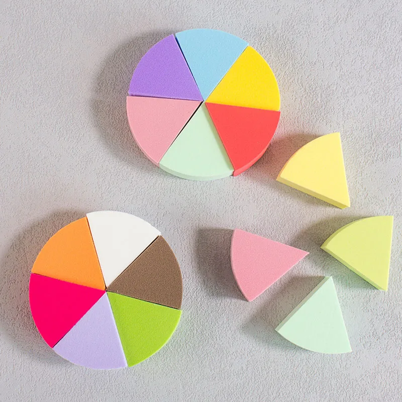 50 stks/partij Mini Driehoek Make-Up Blender Sponzen Effen Kleur Vloeibare Foundation Poederdonsjes Niet-latex Nat en Droog Make up Spons