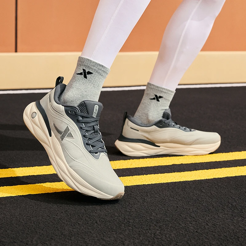 Xtep Cloud Wing Winter Running Shoes For Men 2024 Winter Non-Slip Sports Shoes Trendy Retro Cushioning Sneakers 876419110002