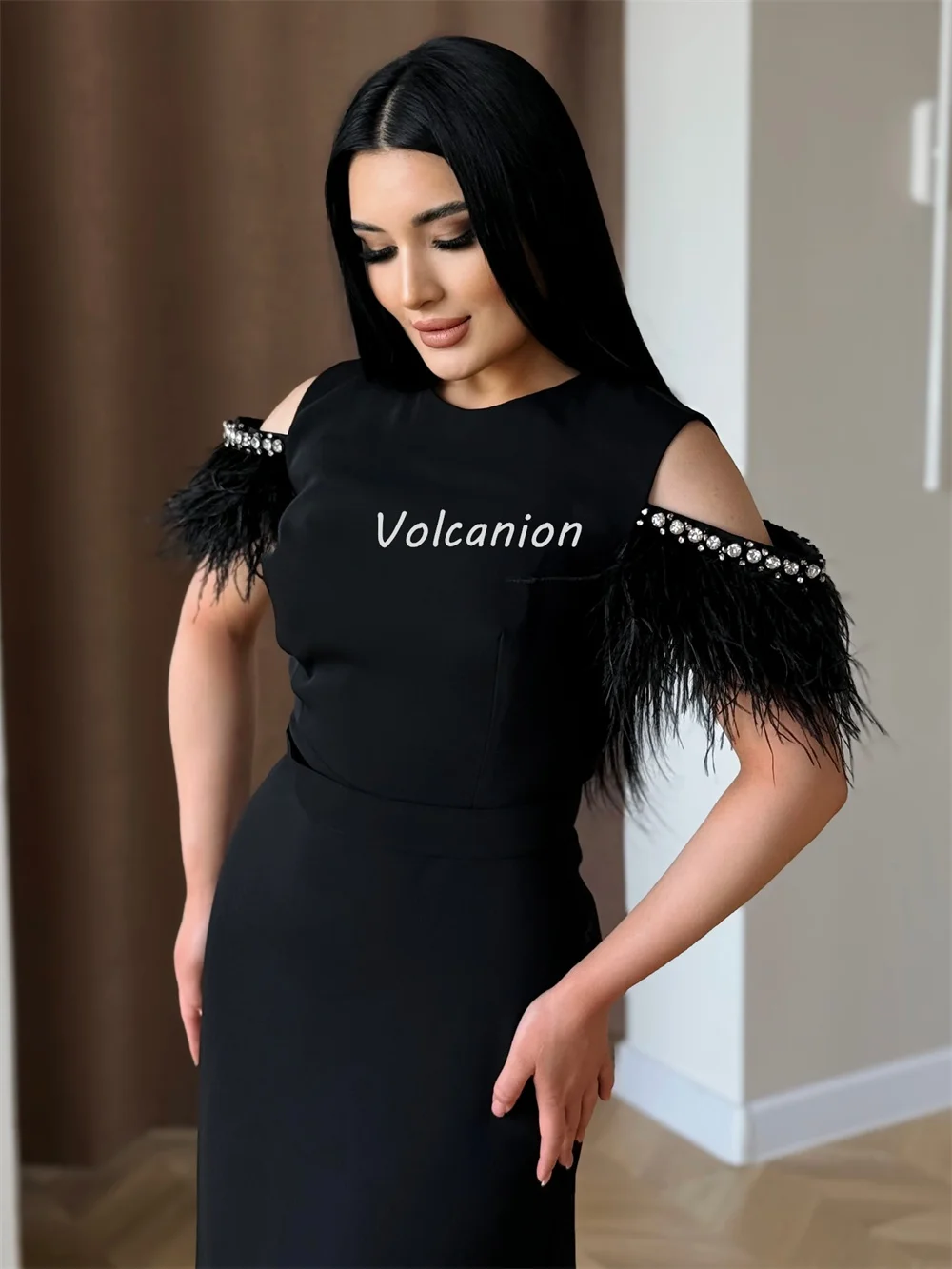 ที่กําหนดเองแฟชั่น Simple Jersey Feather Rhinestone ประดับด้วยลูกปัดตรง O-คอชุดยาว Bespoke โอกาสชุดคุณภาพสูง