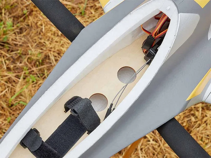 FMS 64mm EDF Futura PNP 40A ESC 6CH Acrobazia CNC Carrello di atterraggio in metallo 900mm Apertura alare Elettrico ad alta velocità RC Aereo a reazione Giocattolo