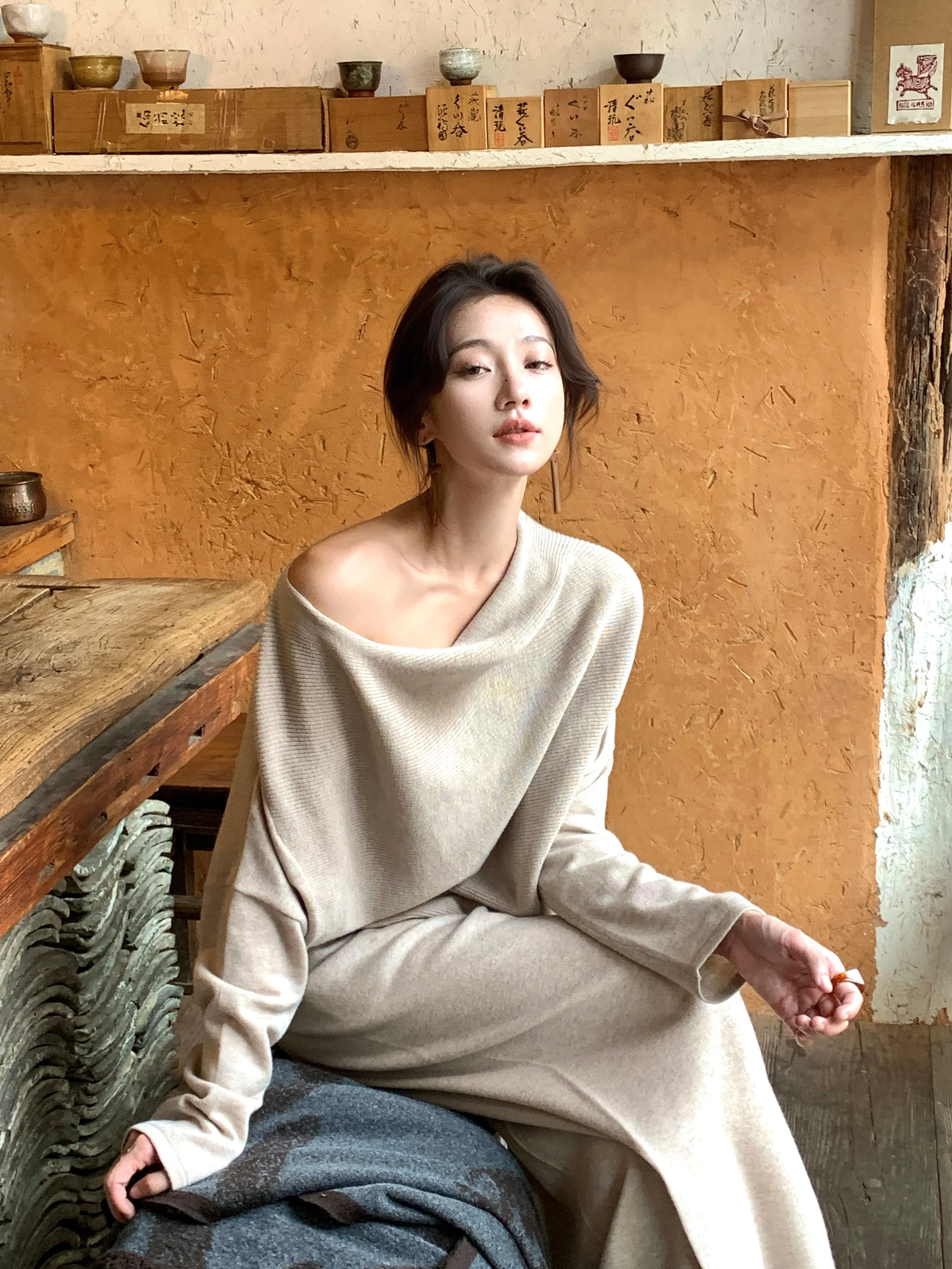 

Faionable шерстяной комплект из двух предметов с наклонными плечами для женщин, осенне-зимний новый комплект Sle Ele Wind, теплая одежда