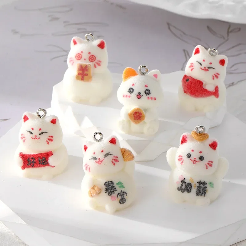 3D bonito flocado Lucky Cat encantos, animal dos desenhos animados, pingente de resina para telefone, saco, chaveiro, colar, brinco, jóias DIY fazer, 20pcs