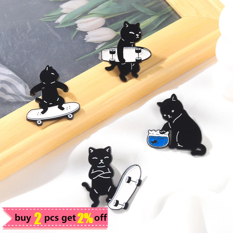 Black White Cat Enamel Pin Chest Skateboard Fish Tank Fsh Pins Clothing Cowboy Bag Holiday Gift Shoe Bag Badge Custom Wholesale