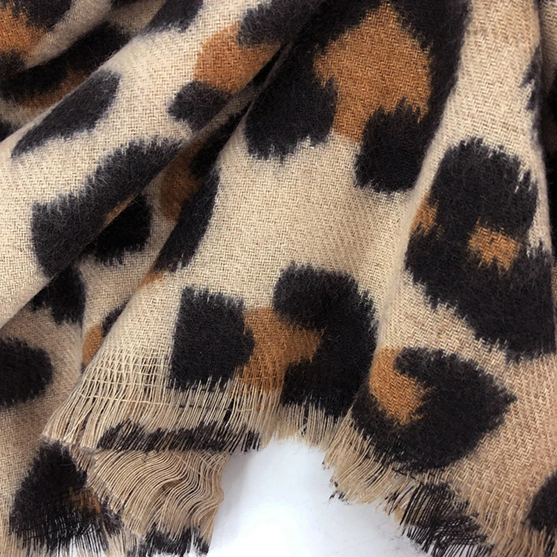 Sciarpa simile al Cashmere leopardata stampata alla moda per le donne scialle lungo invernale protezione antivento all\'aperto tenere al caldo