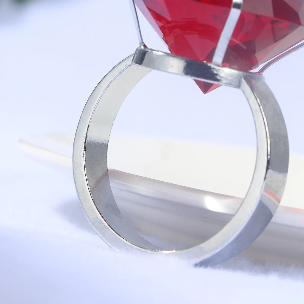 1Pcs Crystal Napkin Ring Fine Craftsmanship Add Unique Flavor to Kinds of Parties Red Napkin Rings