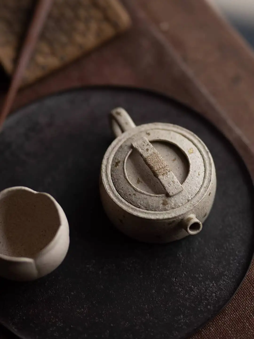 

Original Literary-Style Buckingham Teap Gold-Sprinkled Purely Handmade Fully Handcrafted White Jade Clay 100Cc Small