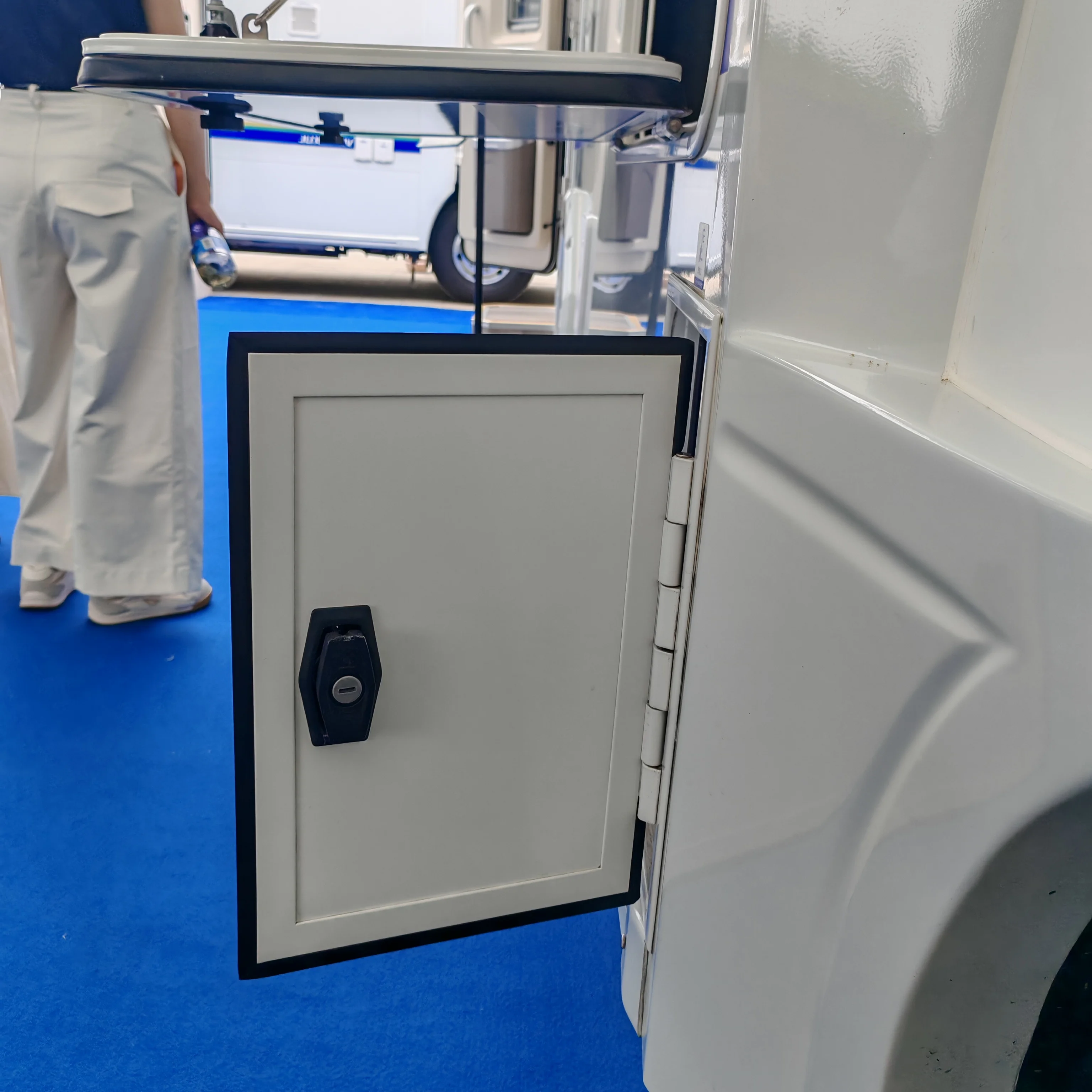 Portes d'accès pour camping-car sur mesure 300x500mm à angle droit, profilés en aluminium robustes, portes de cabine pour caravane/remorque avec serrures