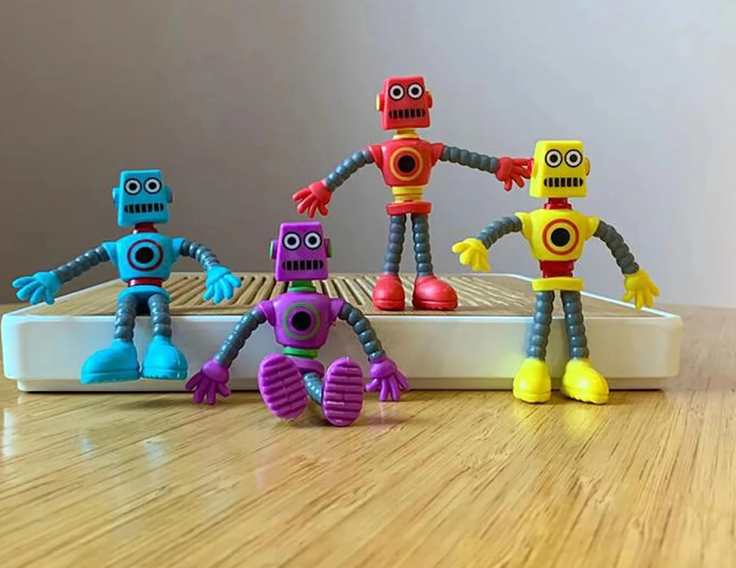 Figets Toys Creative Wire Robot Twisted TDeformed Ever-Changing Doll Fun Decompression Tricky Children Toy Christma Gift 2025