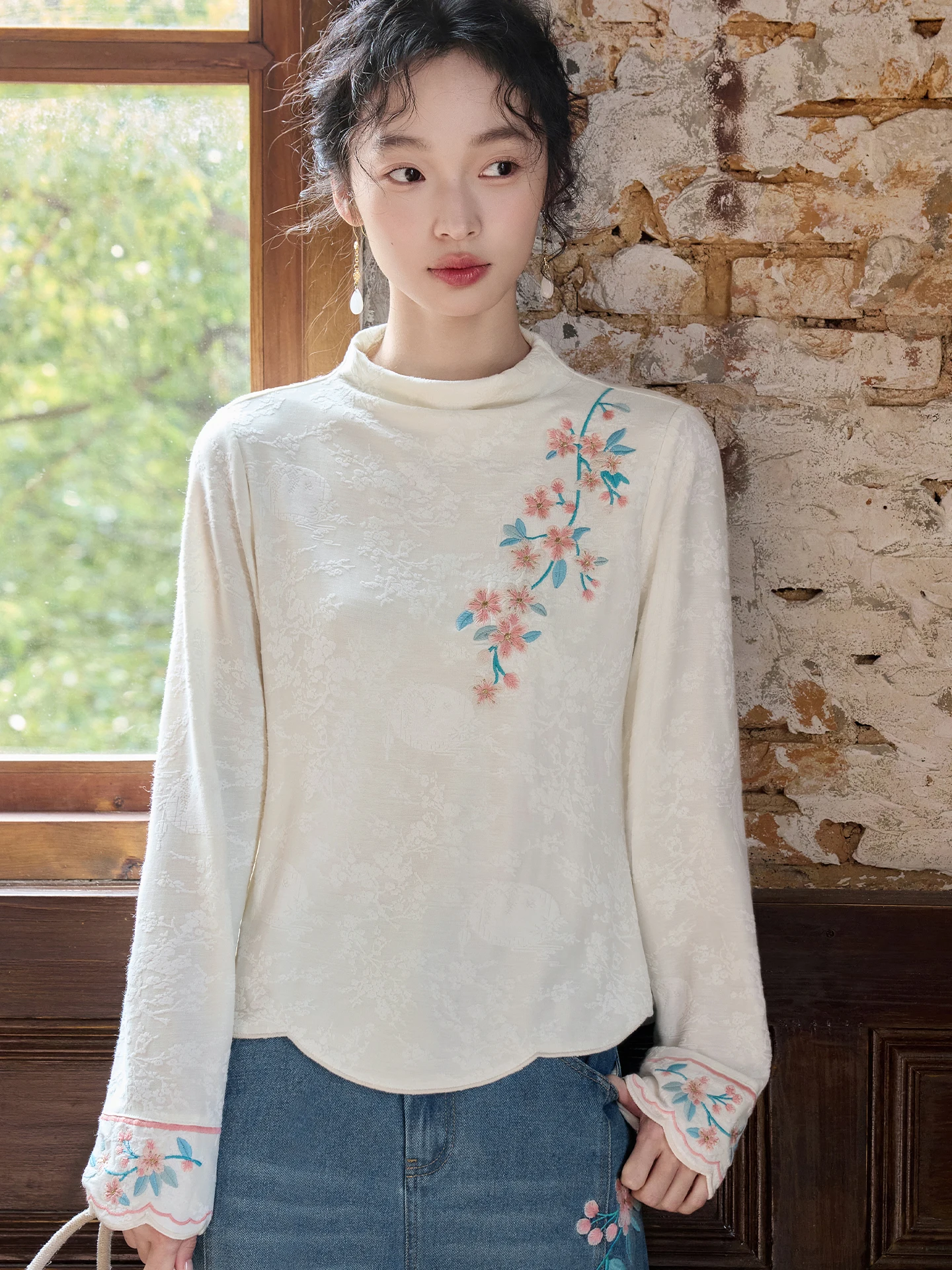 

Original National Sle Embroidered Knitted Slim Fit Long Sve T-irt Women's Base irt Spring Season Floral Design