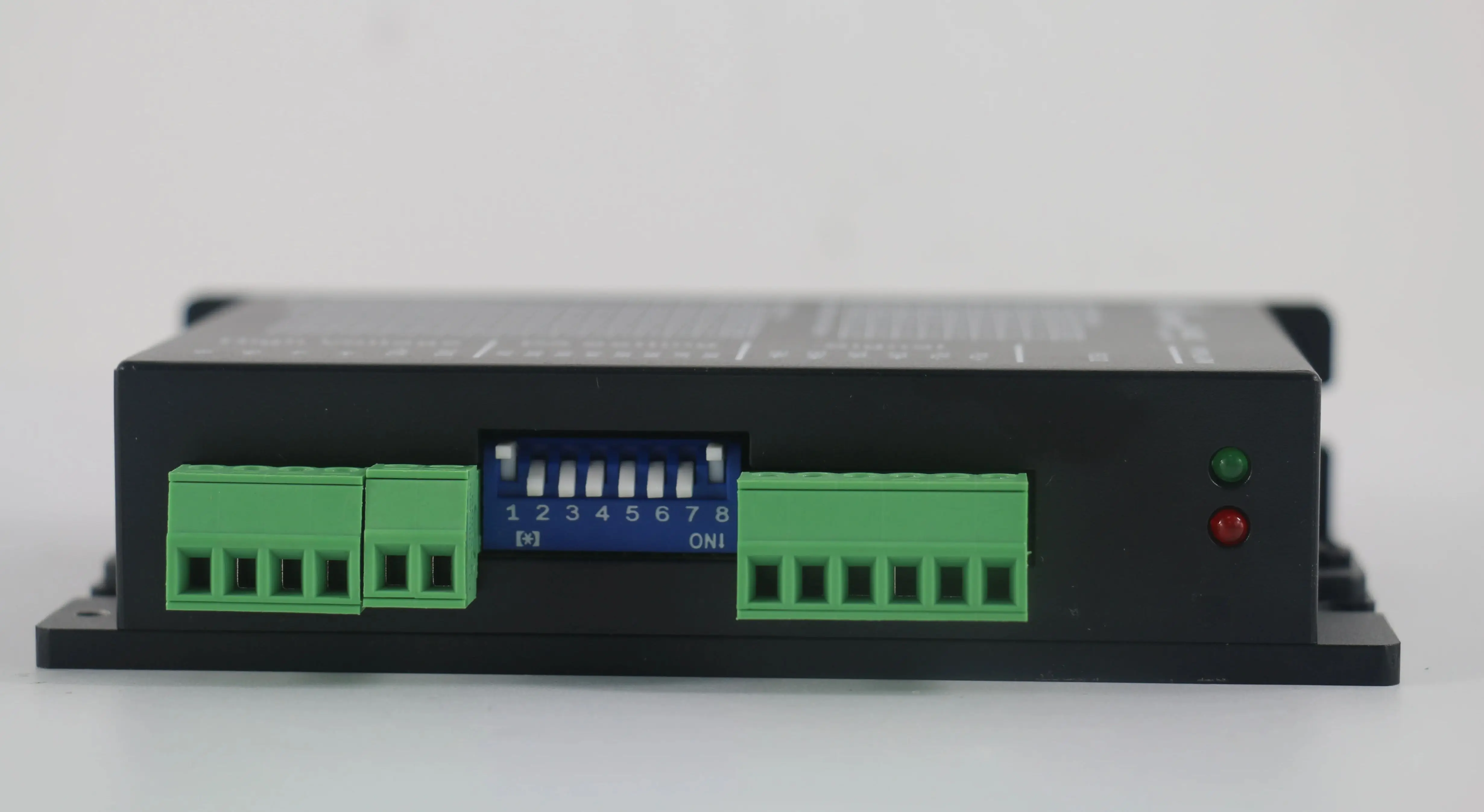 

MC422E 2-фазный драйвер шагового двигателя с открытым контуром DC20-40V 4,2A для контроллера шагового двигателя Nema23 Nema17