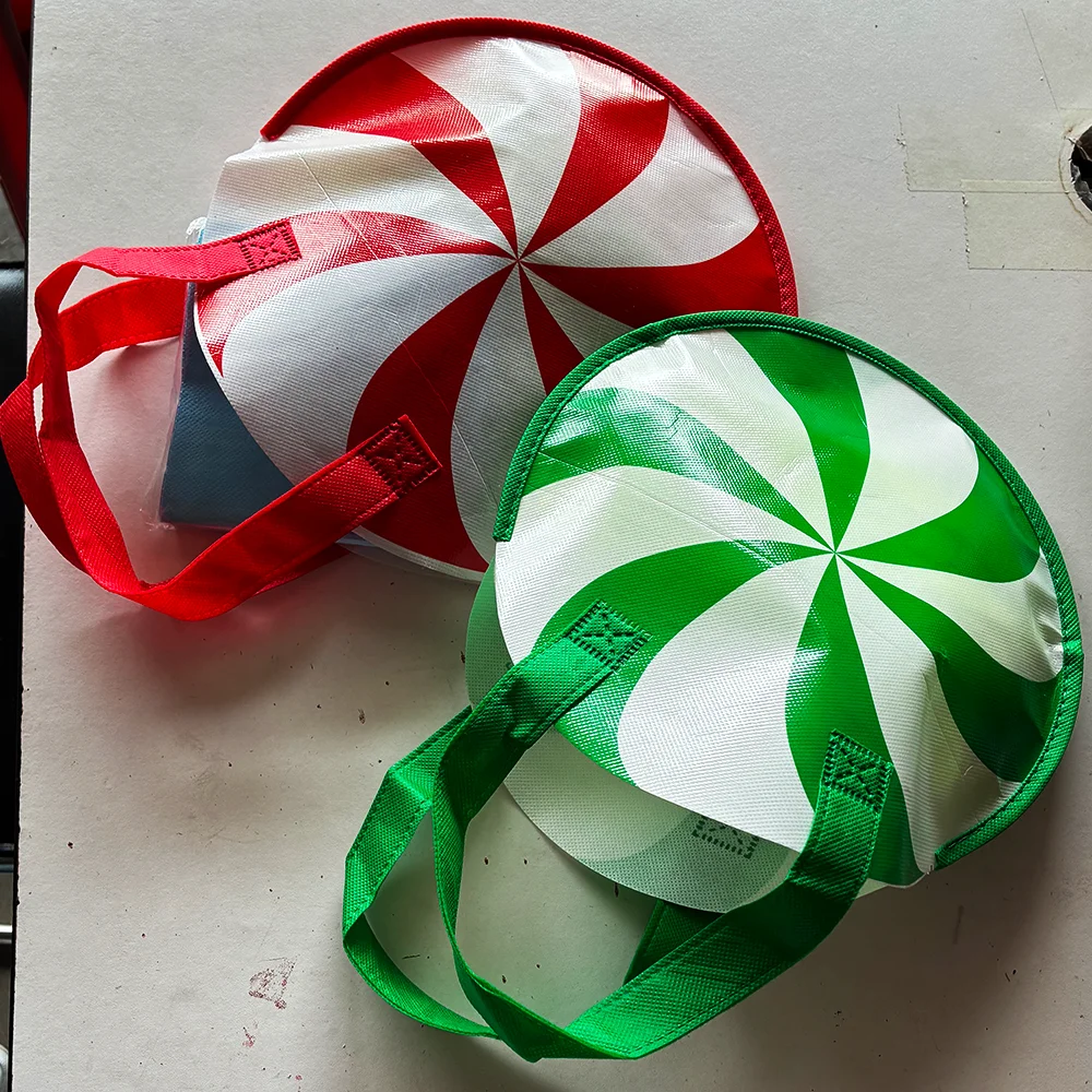 

5 pcs Christmas Gifts Bag Candy Shaped Bags Reusable Non Woven Bag Christmas Tote Bags with Handle Candy Treats Cookie Gift Bag