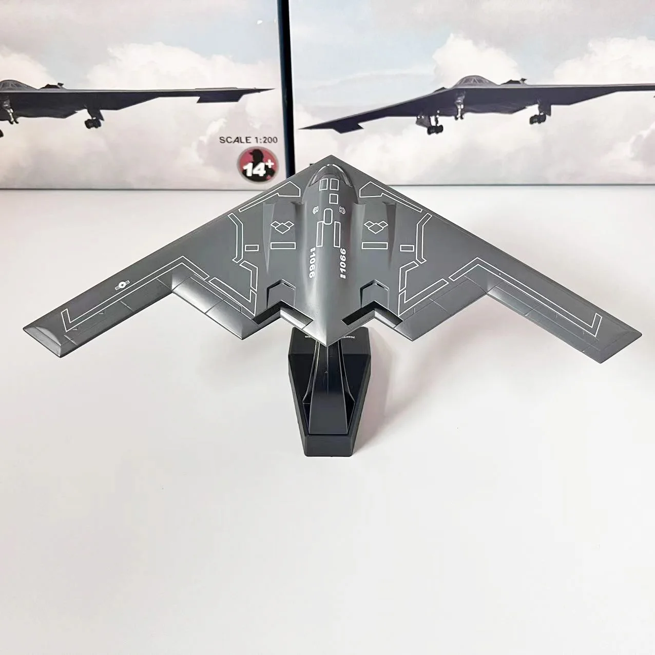 

1/200 Scale United States Air Force B2 B-2A Aircraft Airplane Plane Replica Model Toy For Display Collection
