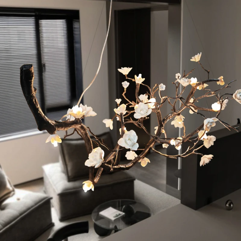 Lampe suspendue en forme de branche d'arbre en céramique et cuivre de style nordique, adaptée à l'éclairage des salons et des restaurants d'hôtel. Corps noir.