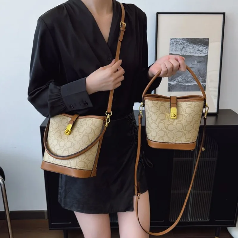 

Practical Tote Bag For Ladies Functional Design With Organized Compartments For Work Essentials Efficient Storage