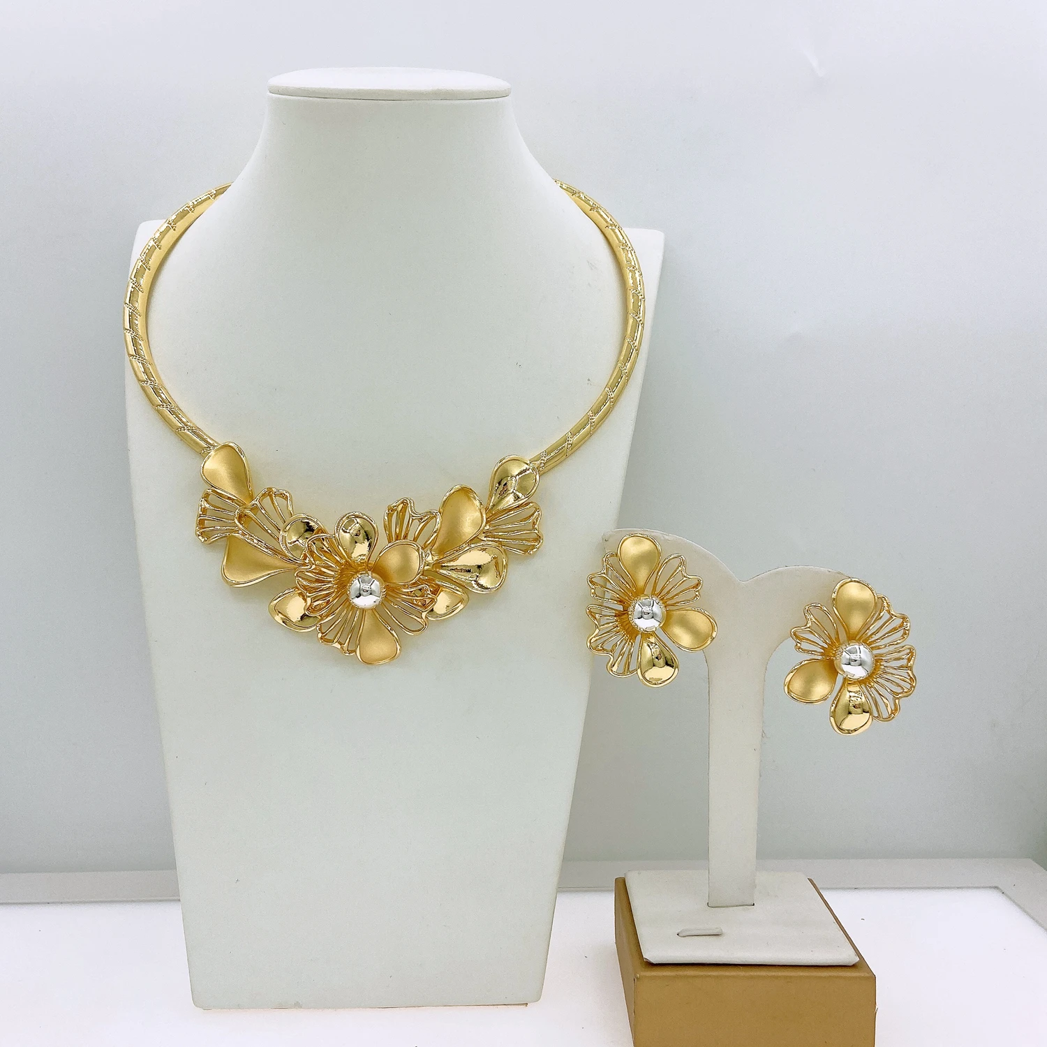 

Brazilian Gold Color Flower Jewelry Dubai Jewelry Set For Women Italian Style Necklace Bracelet Earring Italian style jewelry