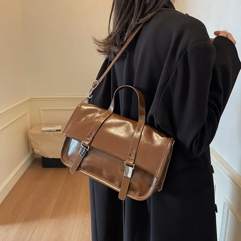 

2025 Trendy Women's Shoulder Mailman Bag - Retro PU, Solid Color Texture, Casual & Stylish, Large Capacity for Commuting