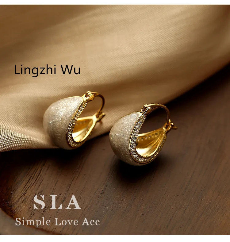 

Lingzhi Wu Elegant Fashion Diamond Drip Glaze Arc-Shaped Silver Earrings Female New Arrival