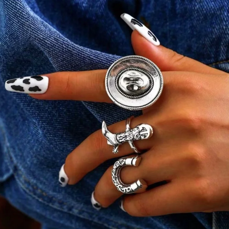 Sombrero de mezclilla apilado de varias piezas de estilo étnico retro de 3 piezas, botas Martin, pezuñas de caballo, conjunto de anillos de aleación con personalidad exagerada