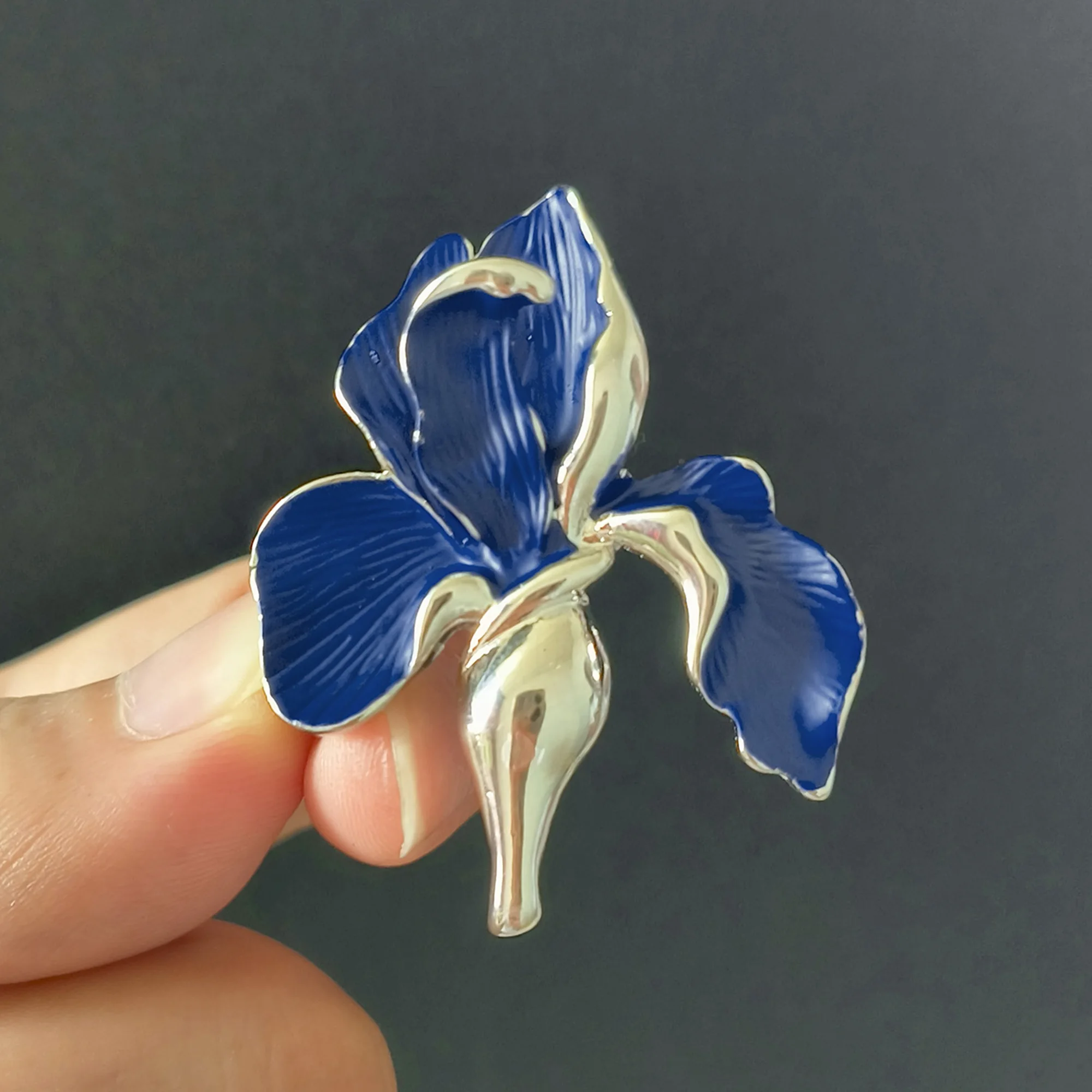 Beaut & Berry Klassieke Emaille Phalaenopsis Orchidee Broches voor Vrouwen Plant Bloem Pins Casual Party Vrienden Accessoires Nieuwe Geschenken