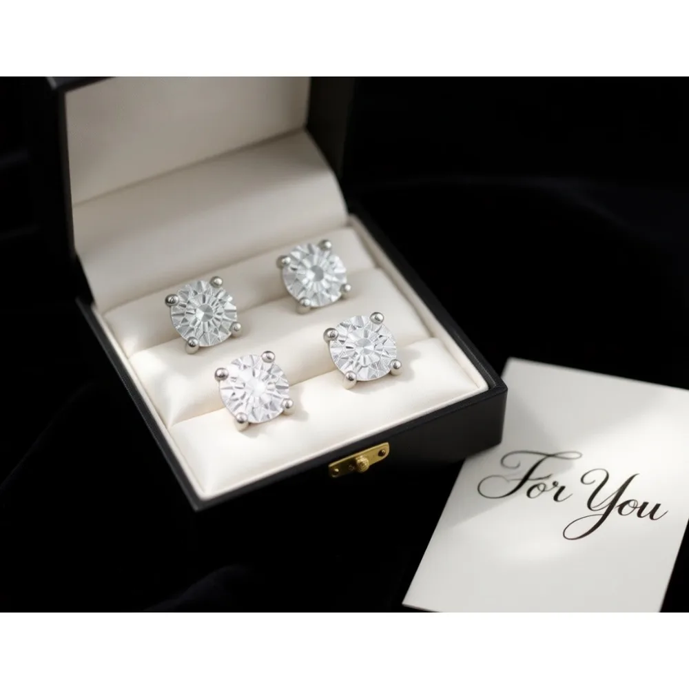 

Серьги-гвоздики из стерлингового серебра с позолотой из желтого золота и кубическим цирконием в белом, синем, зеленом или розовом цветах.