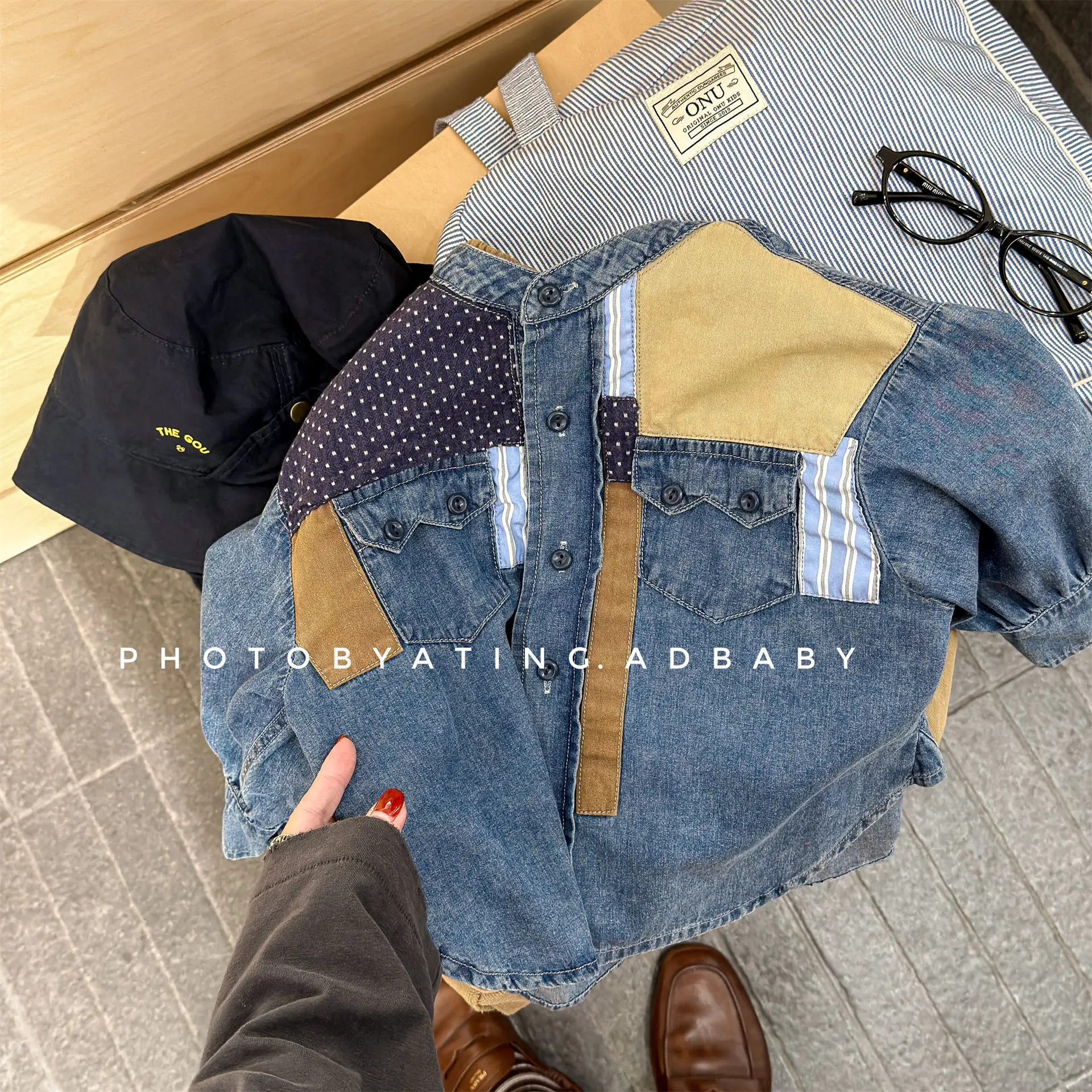 

Весенняя детская джинсовая лоскутная рубашка 2026 г. — повседневная детская рубашка на пуговицах с длинными/короткими рукавами в корейском стиле для мальчиков и девочек