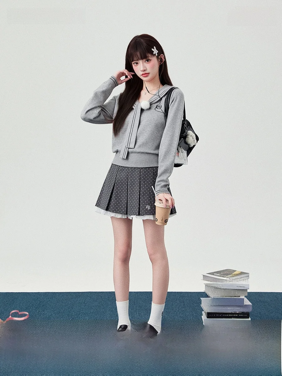 

Весенний вязаный свитер с воротником-стойкой и длинными рукавами свободного кроя и брюки: модный женский комплект из двух предметов в стиле школьной формы