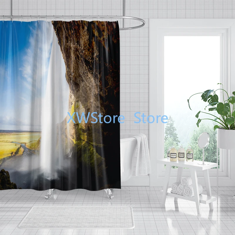 

The Peaceful and Poetic Shower Curtain Brought By Natural Scenery Adds An Artistic Atmosphere To The Bathroom